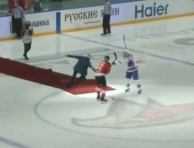 Επική τούμπα του Μουρίνιο σε αγώνα χόκει (βίντεο)